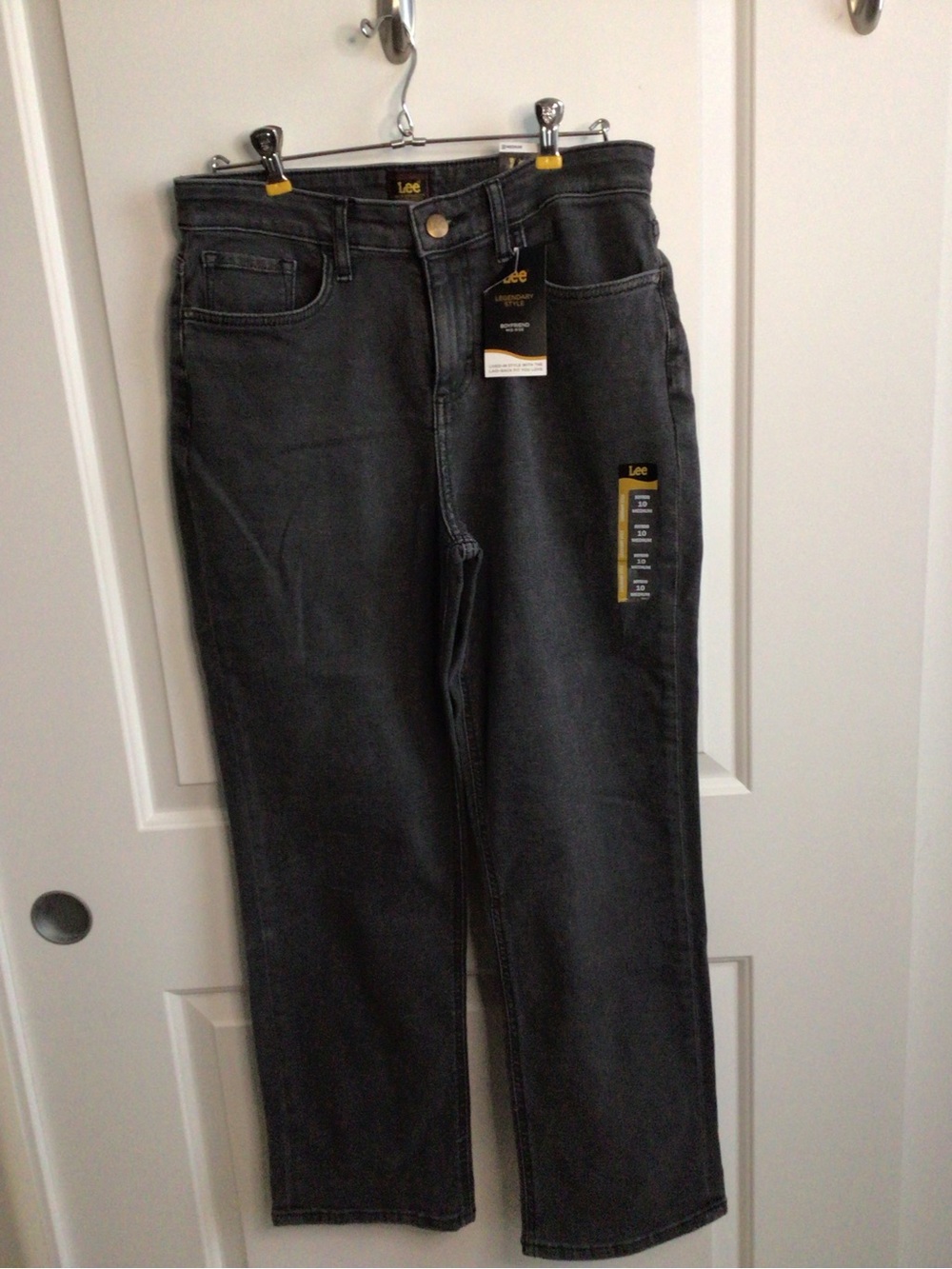 Lee Women’s Relaxed Straight Jeans in Washed Black